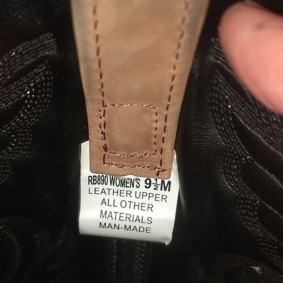 Ladies buckskin color leather boots. Sz.9.5 - Picture 10 of 10